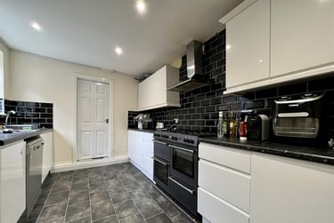 8 bed house, Queens Road, Jesmond, Newcastle, NE22PR - Image 1